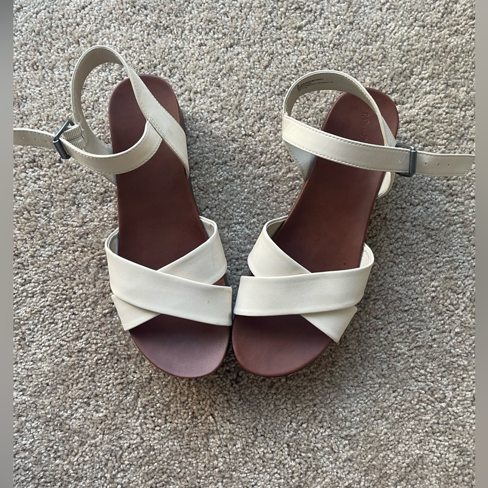 Universal Thread White Platform Sandals